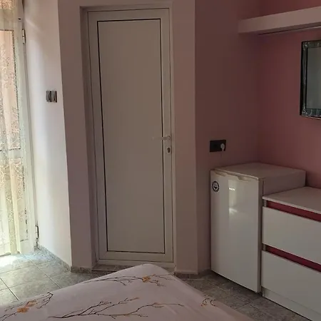 Къща За Гости Оазис ゲストハウス ポモリエ