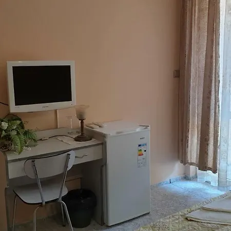 ゲストハウス Къща За Гости Оазис ポモリエ