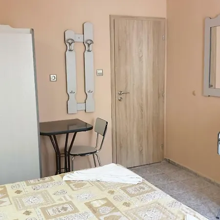 Къща За Гости Оазис * ポモリエ