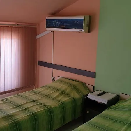 Къща За Гости Оазис 招待所 *